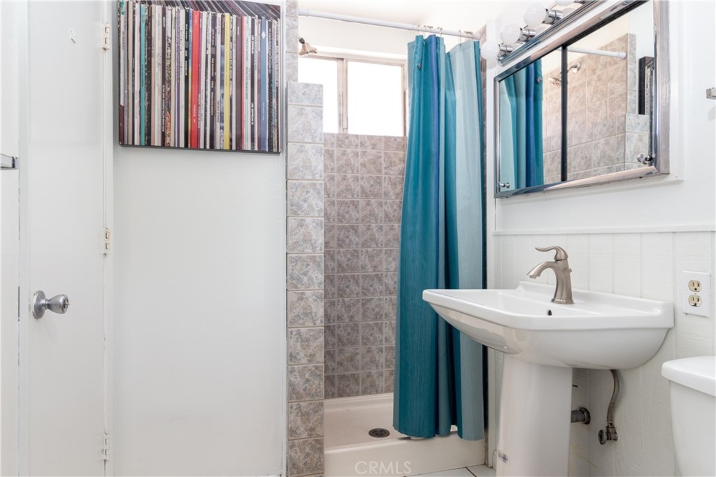 41320 Linda Vista Court Hemet, CA 92544 - Photo 18 of 31 a bathroom with a sink and mirror