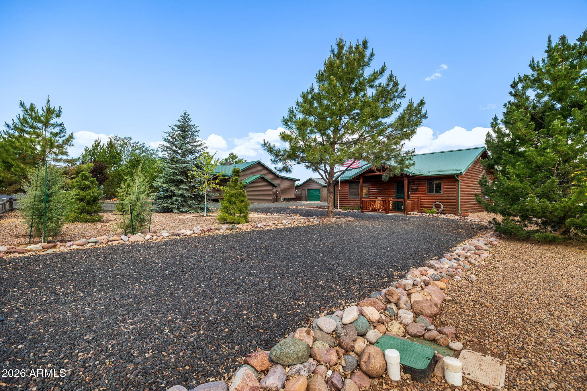 2336 Buffalo Loop Overgaard, AZ 85933 - Photo 2 of 41 CIRCLE DRIVE!
