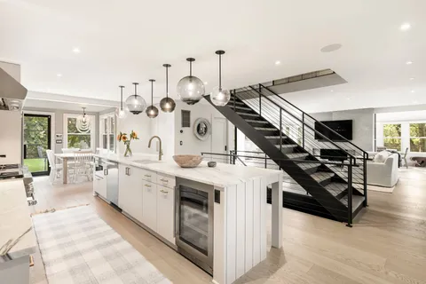 $5,750,000 | 103 Mill Hill Lane, East Hampton, NY 11937