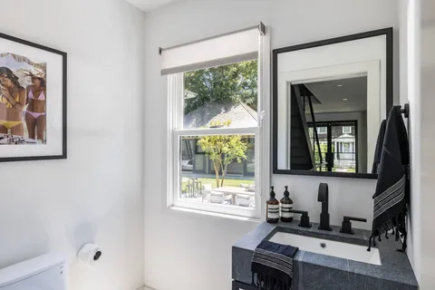 $5,750,000 | 103 Mill Hill Lane, East Hampton, NY 11937