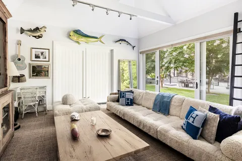 $5,750,000 | 103 Mill Hill Lane, East Hampton, NY 11937