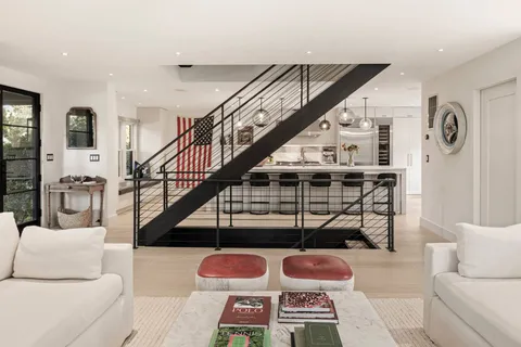 $5,750,000 | 103 Mill Hill Lane, East Hampton, NY 11937