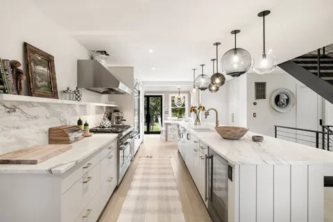 $5,750,000 | 103 Mill Hill Lane, East Hampton, NY 11937