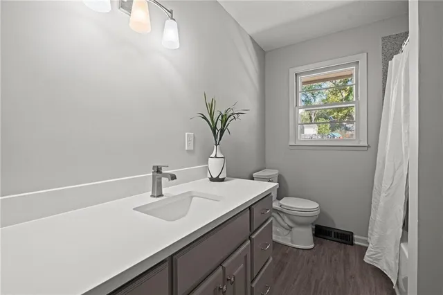 $335,000 | 7401 North Central Street, Kansas City, MO 64118