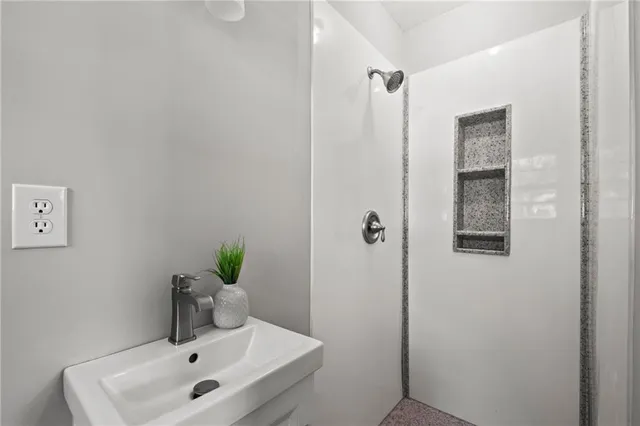 $335,000 | 7401 North Central Street, Kansas City, MO 64118