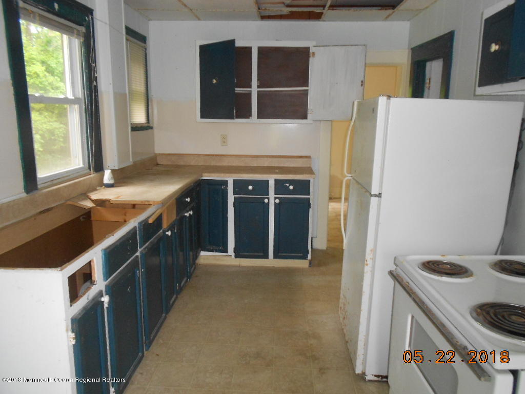 164 Tennent Road Morganville, NJ 07751 - Photo 3 of 8 DSCN1995