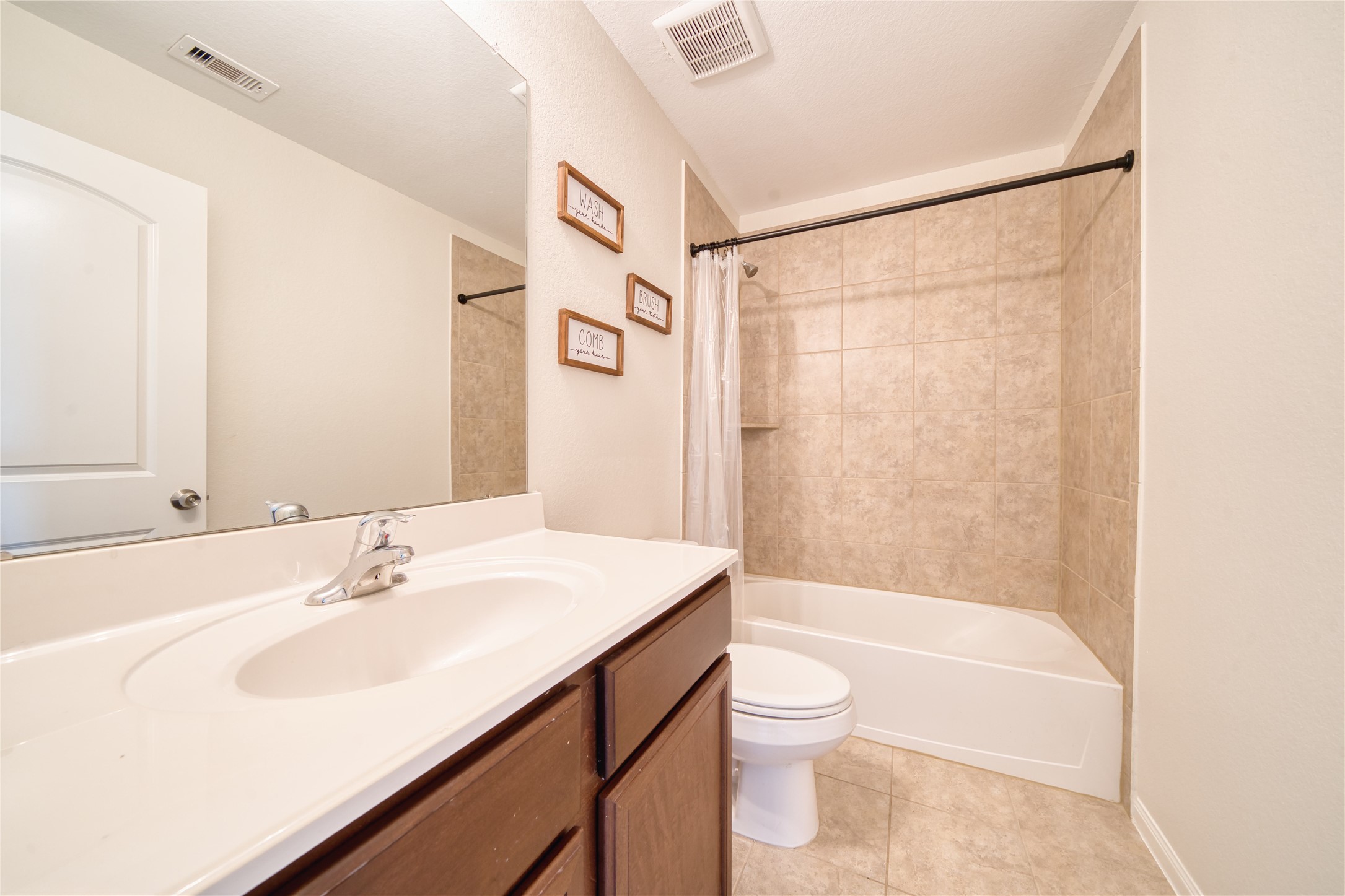 5735 Rainbow Rd. Cove, TX 77523 - Photo 20 of 22 Secondary Bathroom