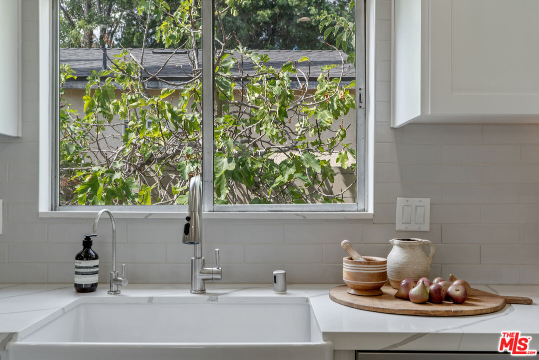 19427 Lemay Street Reseda, CA 91335 - Photo 12 of 28