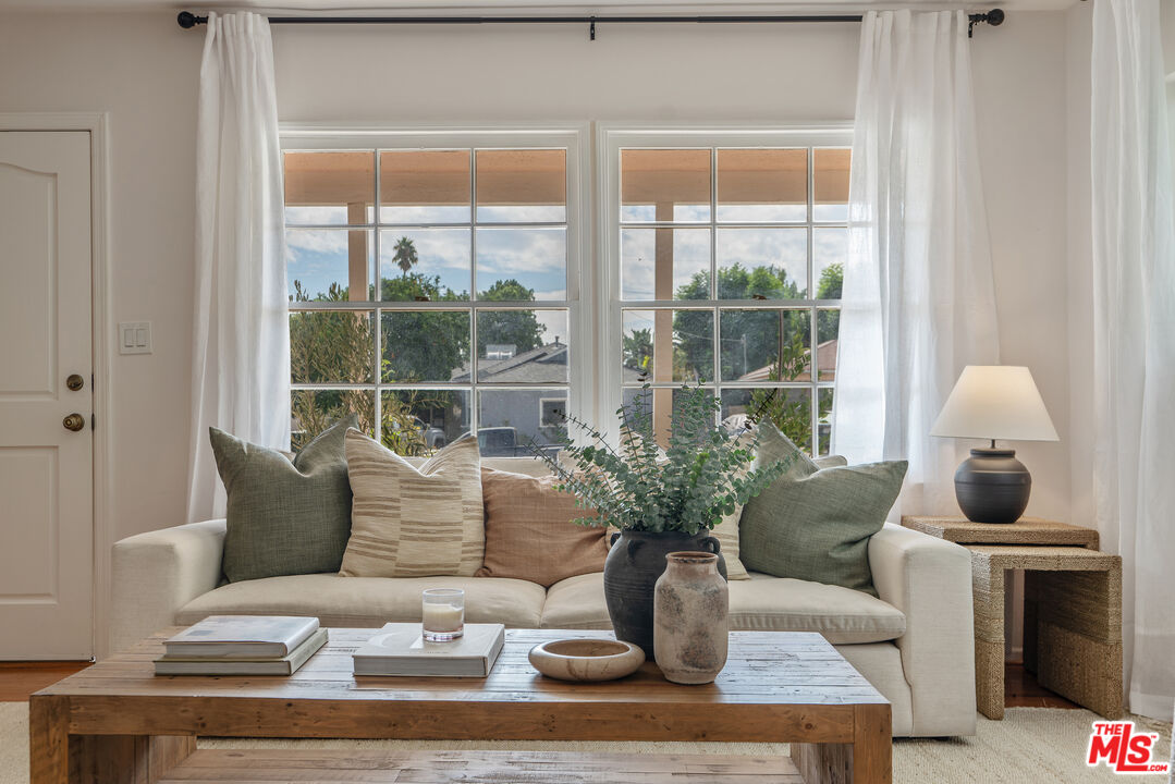 19427 Lemay Street Reseda, CA 91335 - Photo 7 of 28