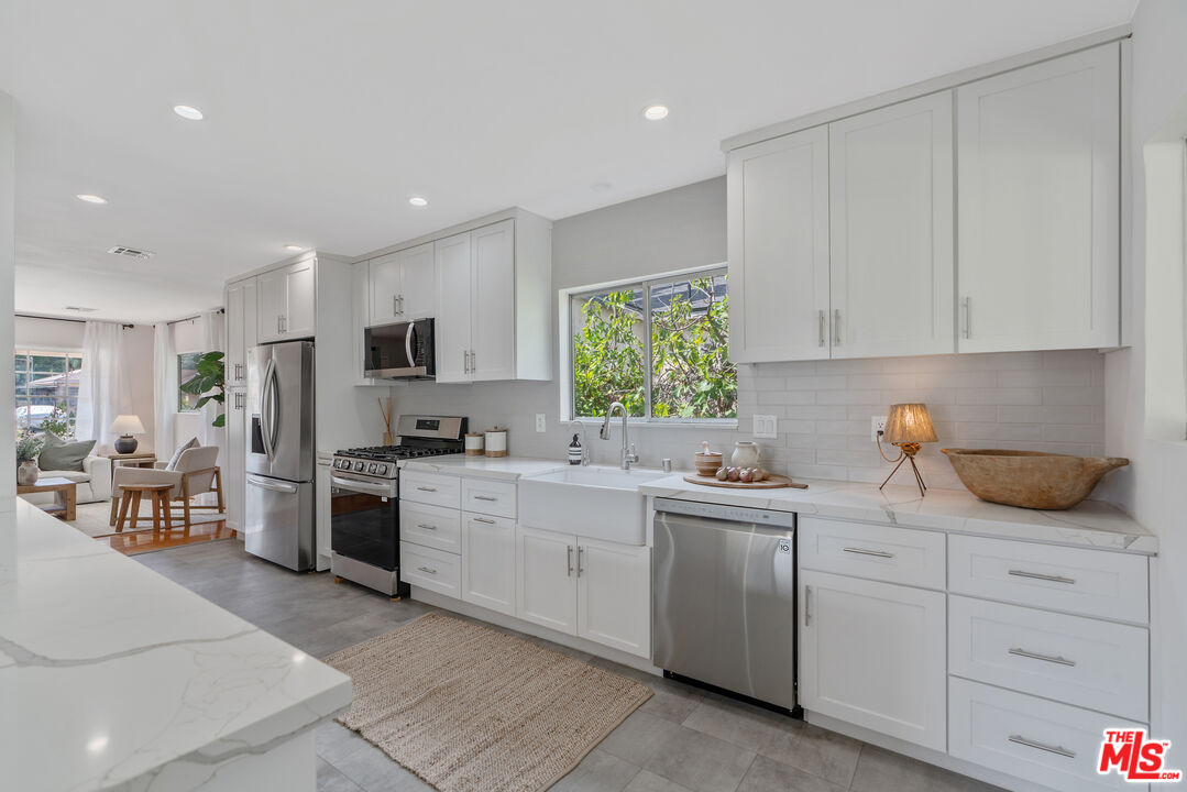 19427 Lemay Street Reseda, CA 91335 - Photo 8 of 28