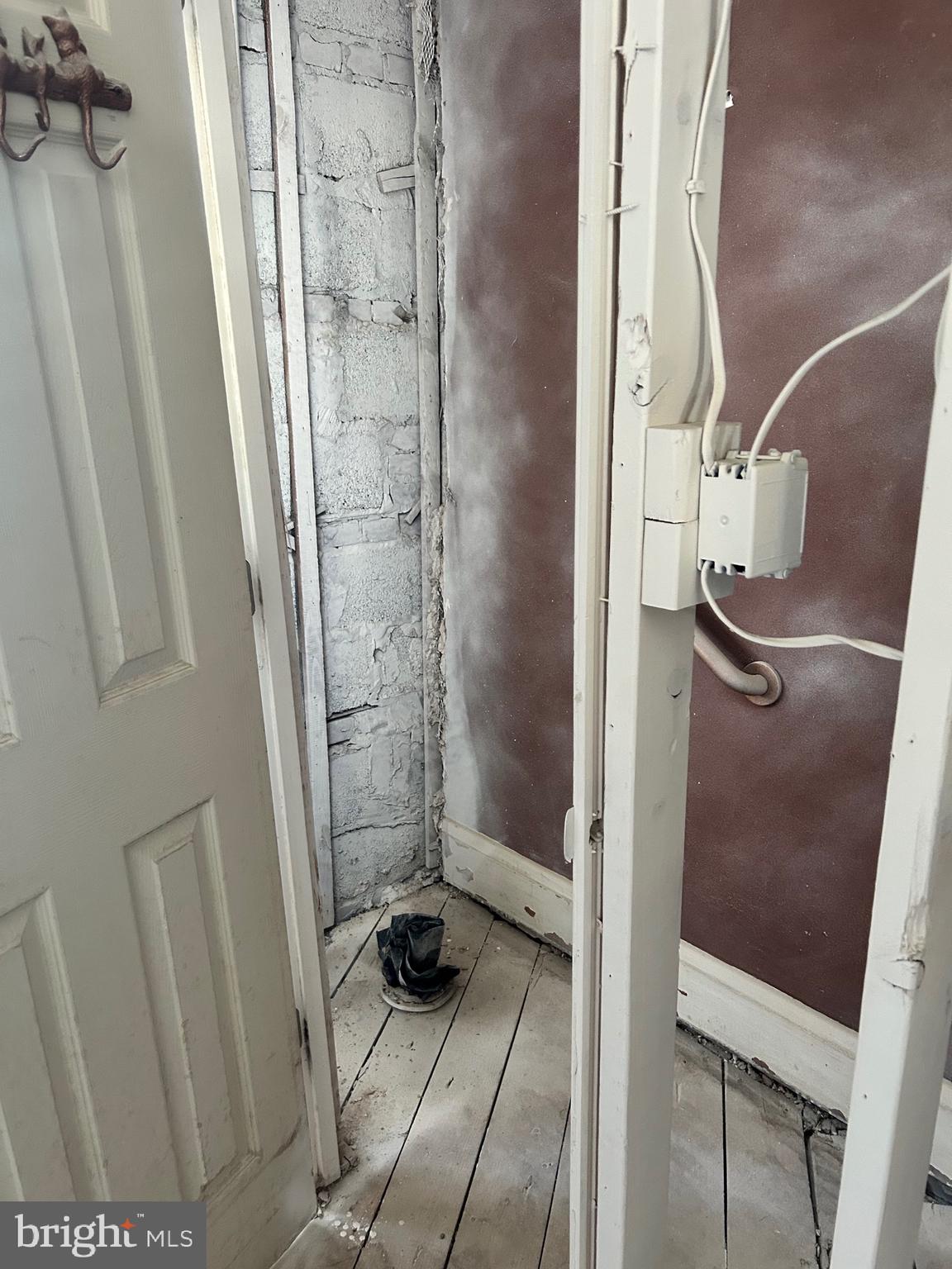 916 Calwell Road Baltimore, MD 21229 - Photo 4 of 15