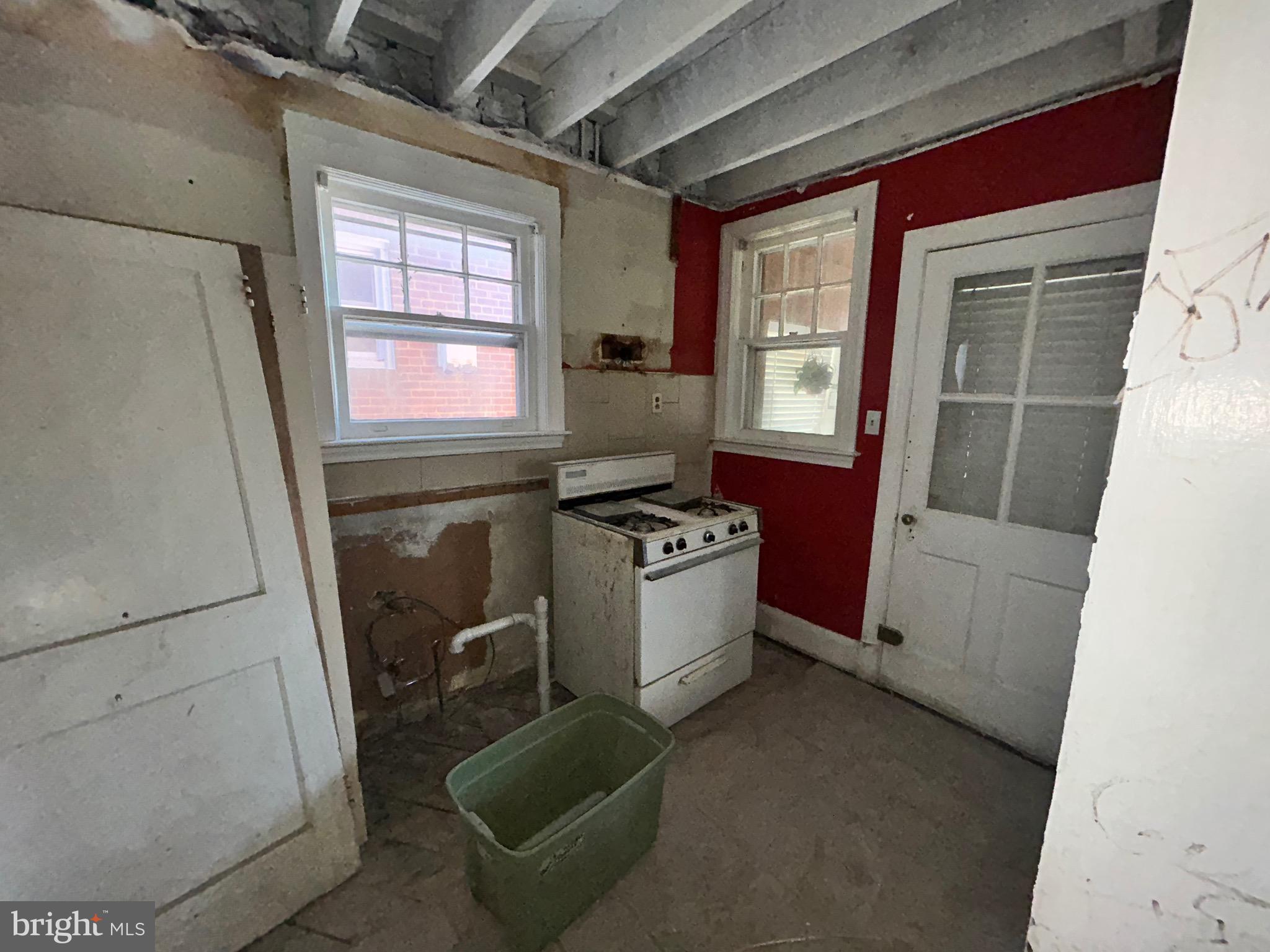 916 Calwell Road Baltimore, MD 21229 - Photo 8 of 15