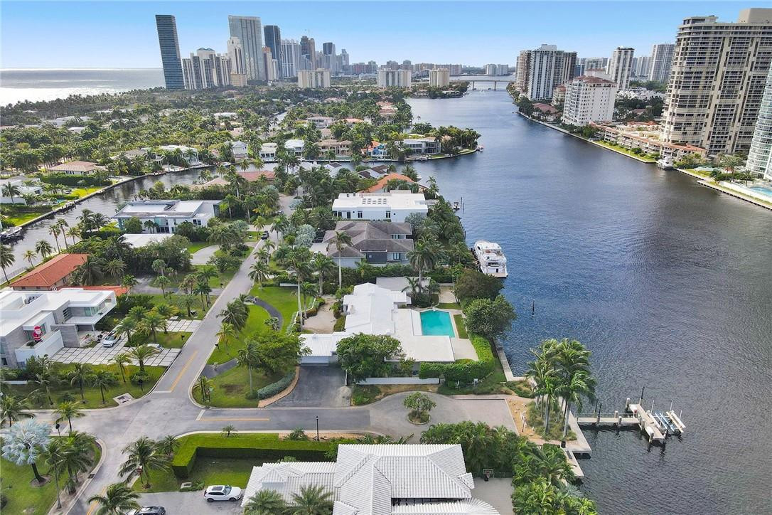 393 Centre Island North Miami Beach, FL 33160 - Photo 11 of 51 Photo 11