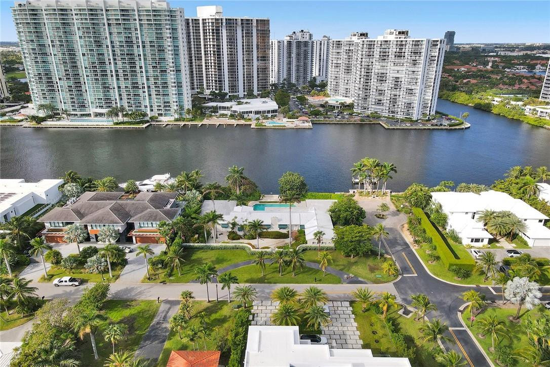 393 Centre Island North Miami Beach, FL 33160 - Photo 13 of 51 Photo 13