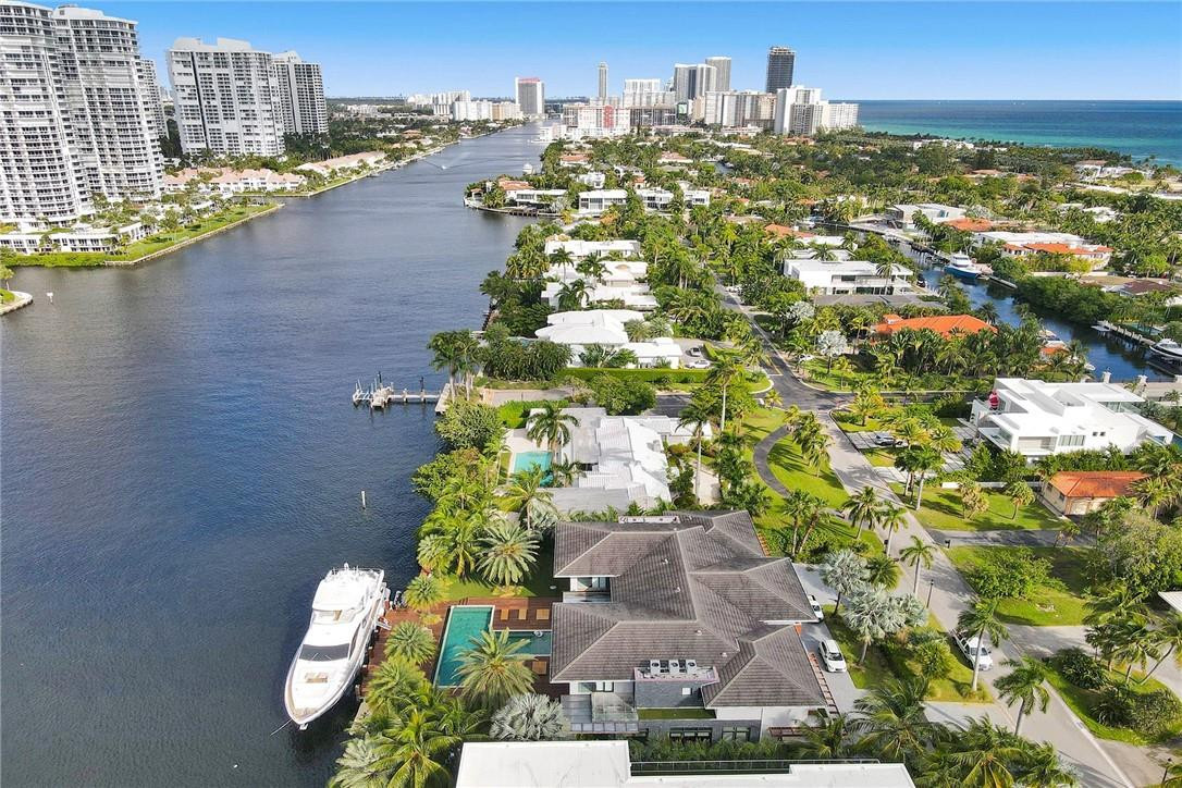 393 Centre Island North Miami Beach, FL 33160 - Photo 14 of 51 Photo 14