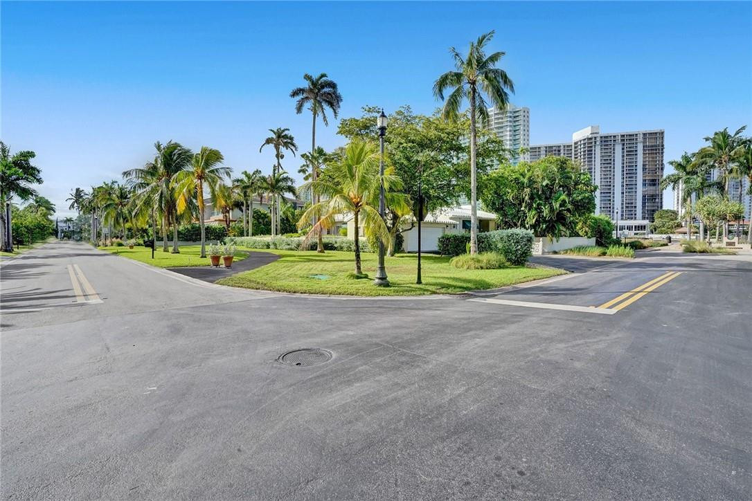 393 Centre Island North Miami Beach, FL 33160 - Photo 24 of 51 Photo 24