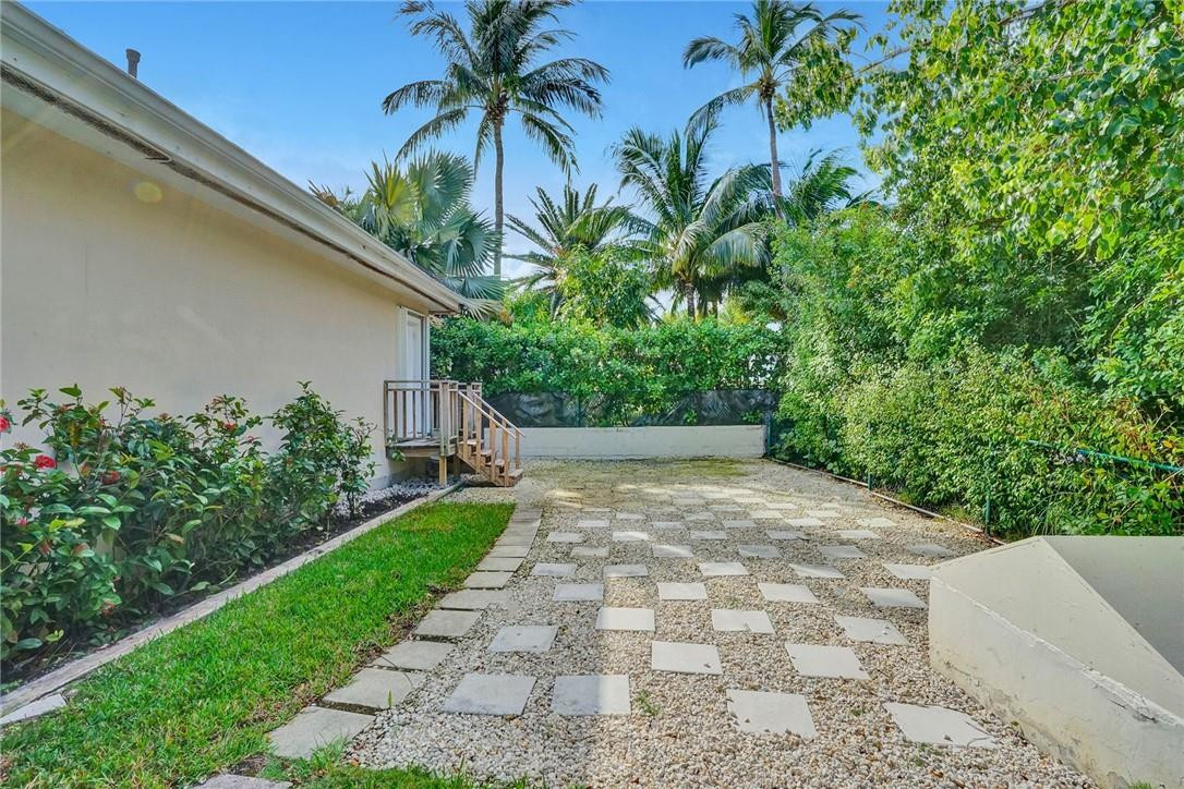 393 Centre Island North Miami Beach, FL 33160 - Photo 33 of 51 Photo 33