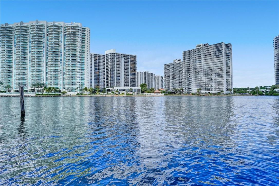 393 Centre Island North Miami Beach, FL 33160 - Photo 36 of 51 Photo 36