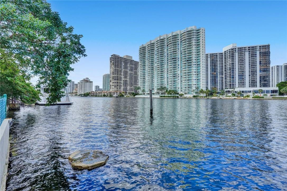 393 Centre Island North Miami Beach, FL 33160 - Photo 37 of 51 Photo 37