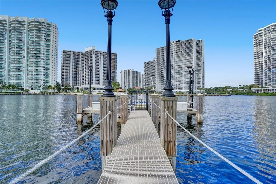 393 Centre Island North Miami Beach, FL 33160 - Photo 43 of 51 Photo 43