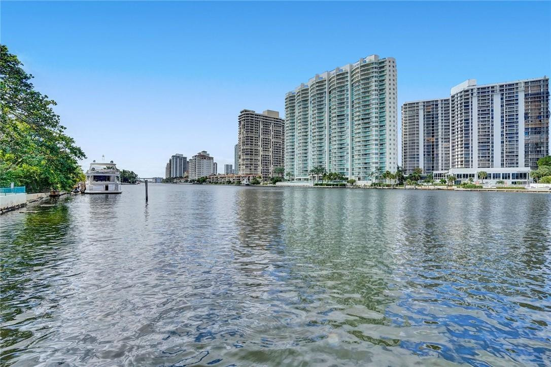 393 Centre Island North Miami Beach, FL 33160 - Photo 45 of 51 Photo 45