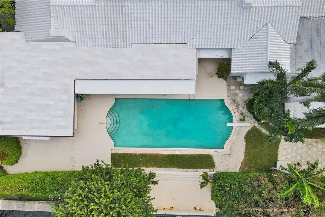 393 Centre Island North Miami Beach, FL 33160 - Photo 10 of 51 Photo 10