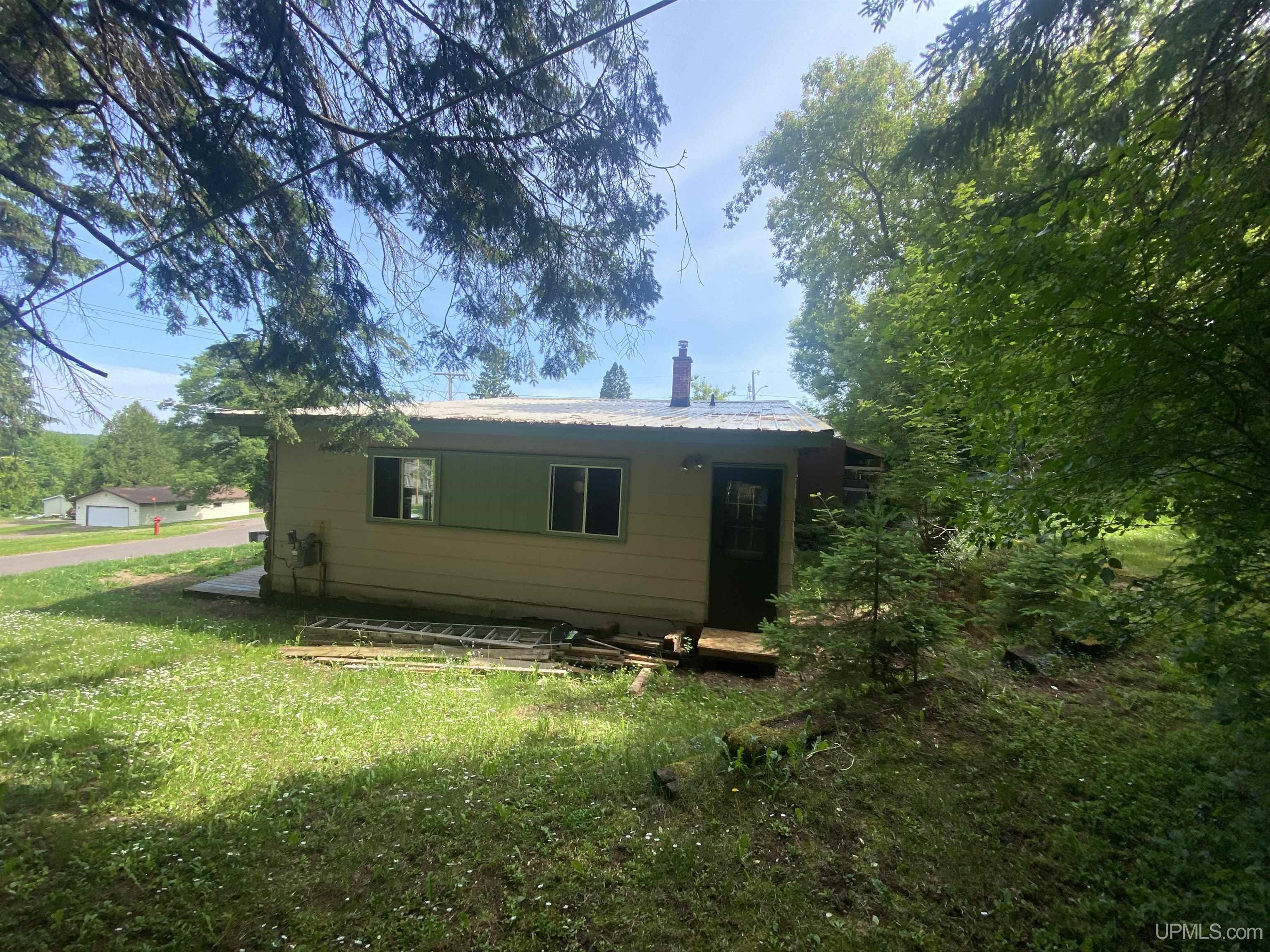 901 Spring Street Bessemer, MI 49911 - Photo 4 of 25 Gallery Image 4