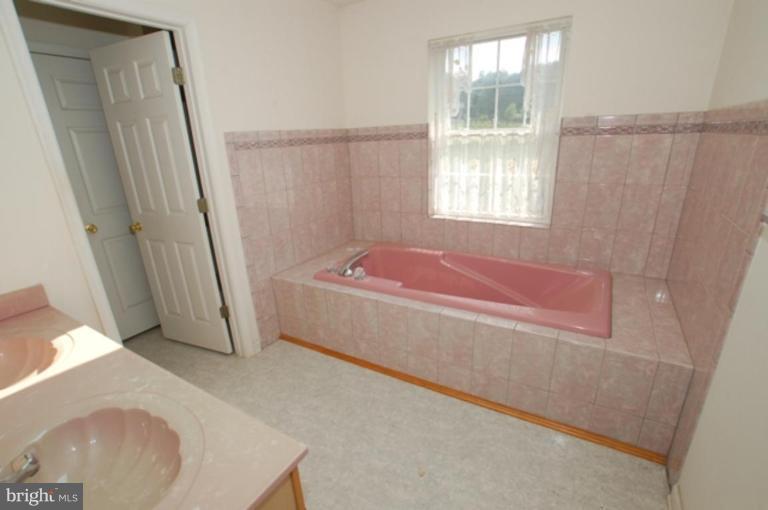 4250 Rinehart Road Westminster, MD 21158 - Photo 11 of 23 Master Bath