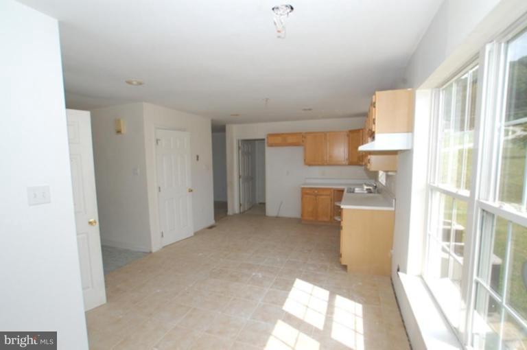 4250 Rinehart Road Westminster, MD 21158 - Photo 5 of 23 Kitchen