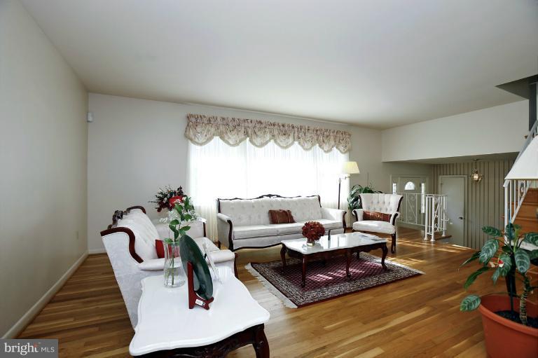 12908 Tamarack Road Silver Spring, MD 20904 - Photo 18 of 20 Living Room