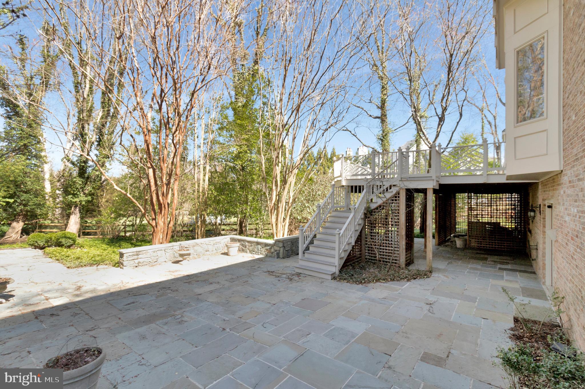 938 Douglass Drive McLean, VA 22101 - Photo 94 of 105 a view of outdoor space and yard