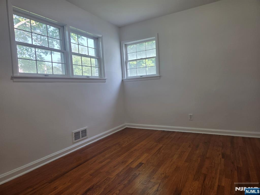 132 Heatherhill Road Cresskill, NJ 07626 - Photo 8 of 14 Gallery Image 8