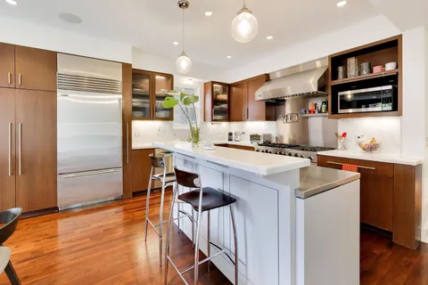 $12,500 | 2010 West Bradley Place, Chicago, IL 60618