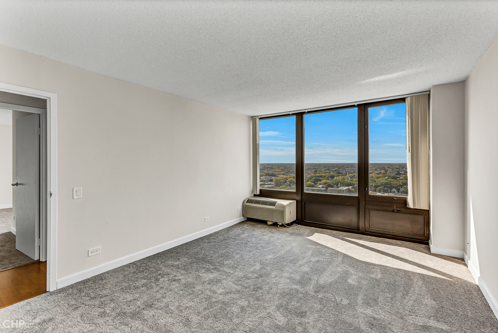 5320 North Sheridan Road, Unit 2002 Chicago, IL 60640 - Photo 21 of 57 an empty room with large windows