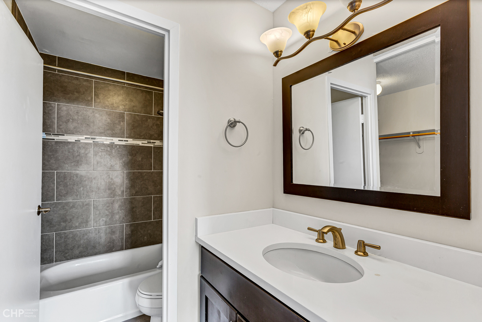 5320 North Sheridan Road, Unit 2002 Chicago, IL 60640 - Photo 23 of 57 a bathroom with a sink and a mirror