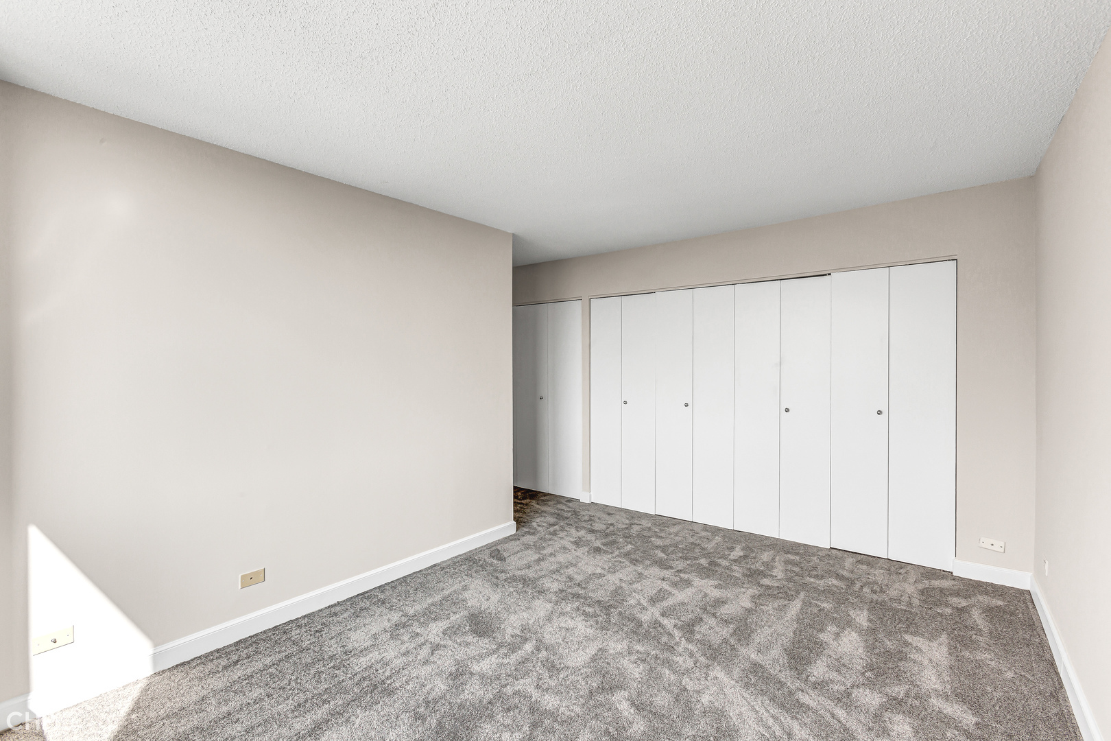 5320 North Sheridan Road, Unit 2002 Chicago, IL 60640 - Photo 28 of 57 a view of an empty room