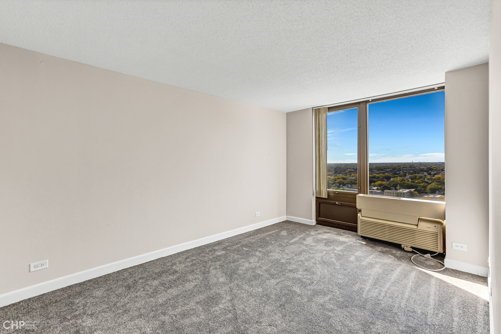 5320 North Sheridan Road, Unit 2002 Chicago, IL 60640 - Photo 29 of 57 a view of an empty room with a window