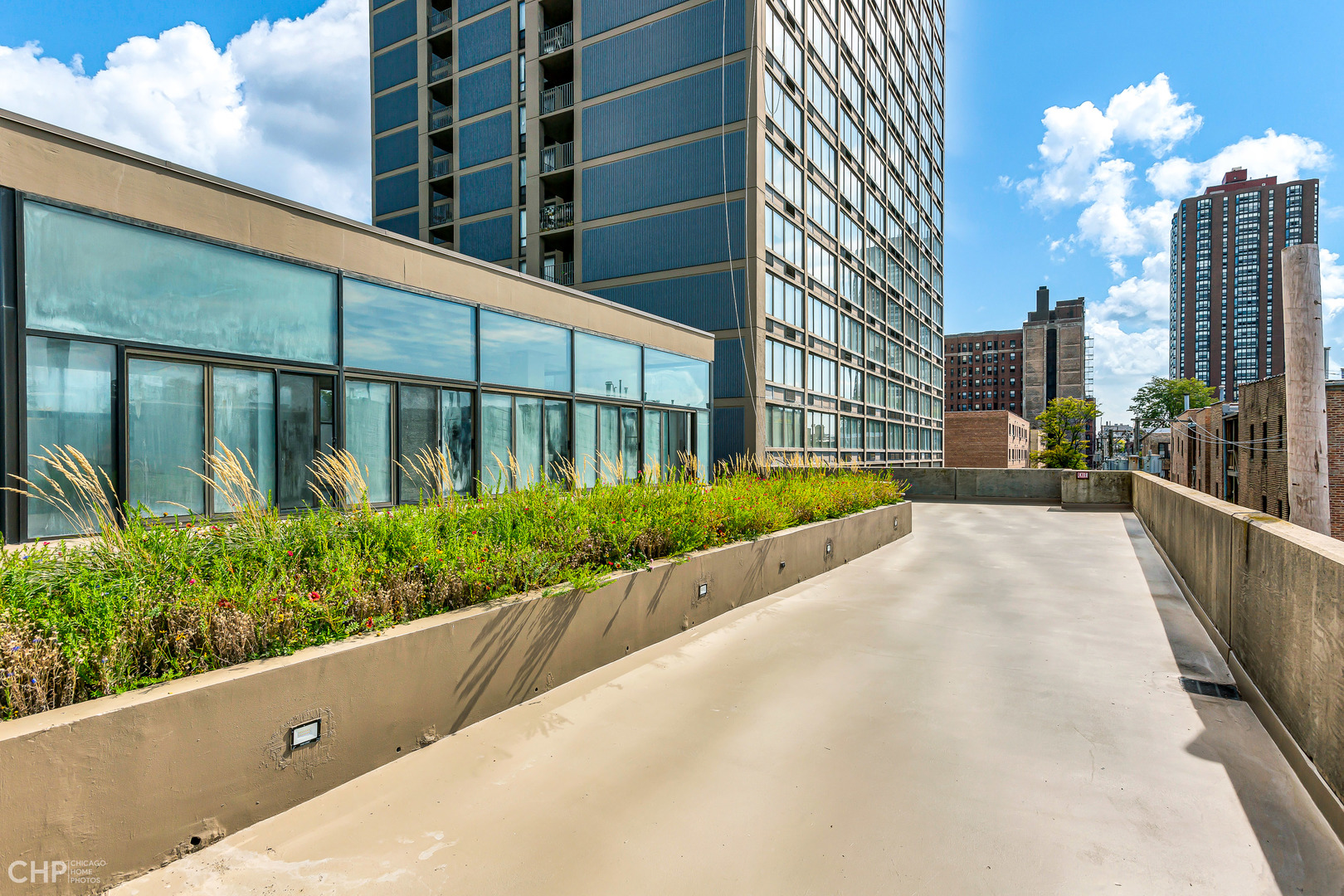 5320 North Sheridan Road, Unit 2002 Chicago, IL 60640 - Photo 41 of 57 a view of a building from a balcony