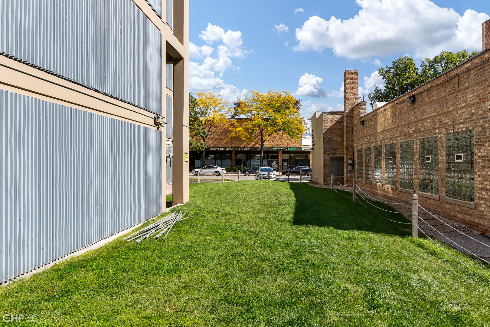 5320 North Sheridan Road, Unit 2002 Chicago, IL 60640 - Photo 48 of 57 a view of a back yard of the house