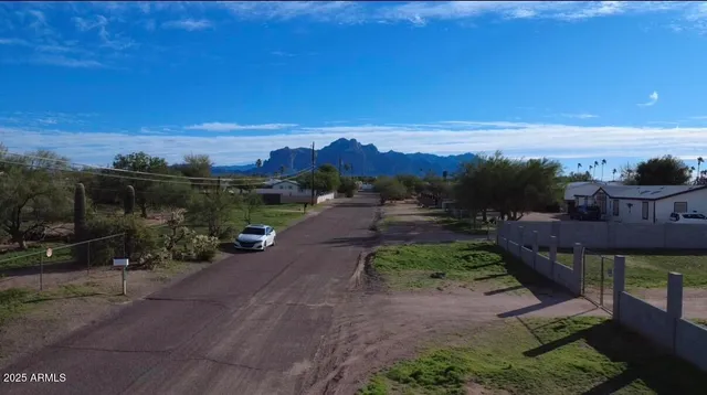$325,000 | 1975 West Smoketree Street, Apache Junction, AZ 85120