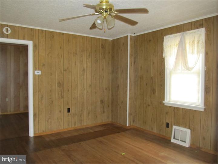 1423 New Holland Road Reading, PA 19607 - Photo 2 of 16 Living Room