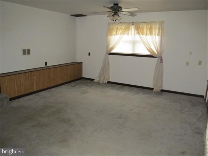 1423 New Holland Road Reading, PA 19607 - Photo 11 of 16 Family Room