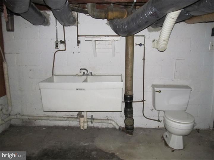 1423 New Holland Road Reading, PA 19607 - Photo 14 of 16 Basement