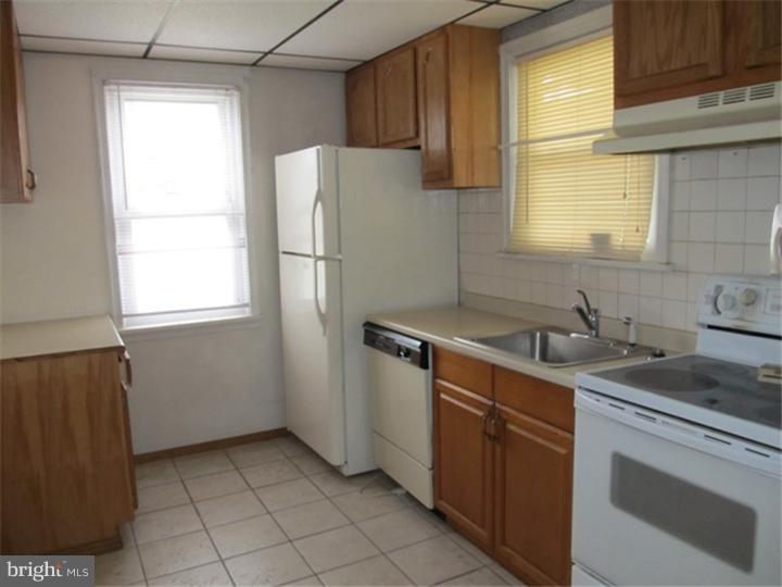 1423 New Holland Road Reading, PA 19607 - Photo 3 of 16 Kitchen