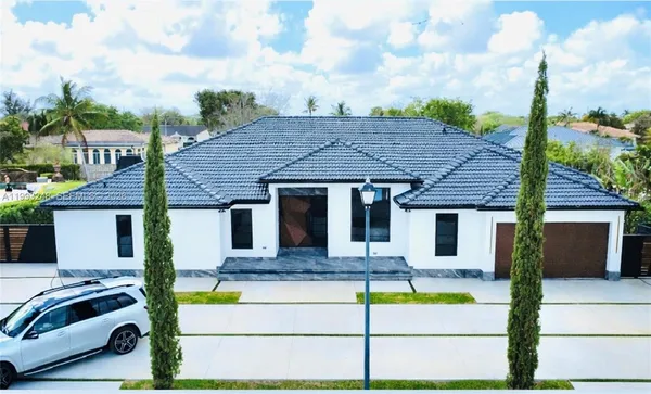 $1,750,000 | 19880 Southwest 134th Avenue, Miami, FL 33177