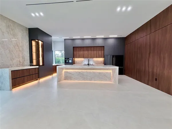 $1,750,000 | 19880 Southwest 134th Avenue, Miami, FL 33177