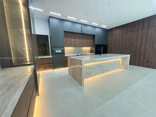 $1,750,000 | 19880 Southwest 134th Avenue, Miami, FL 33177