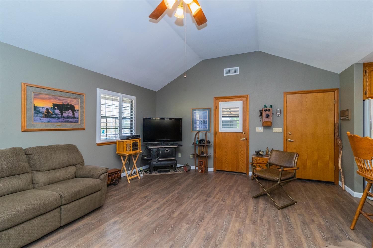 22754 Homestead Road Clovis, CA 93619 - Photo 11 of 23 Gallery Image 11