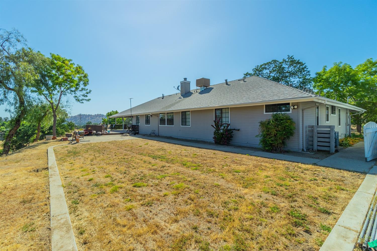 22754 Homestead Road Clovis, CA 93619 - Photo 3 of 23 Gallery Image 3