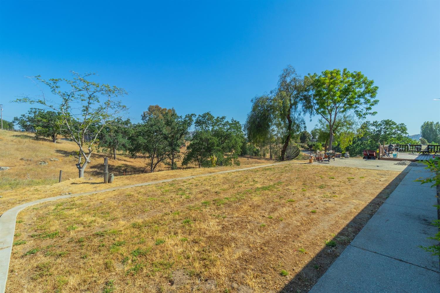 22754 Homestead Road Clovis, CA 93619 - Photo 5 of 23 Gallery Image 5